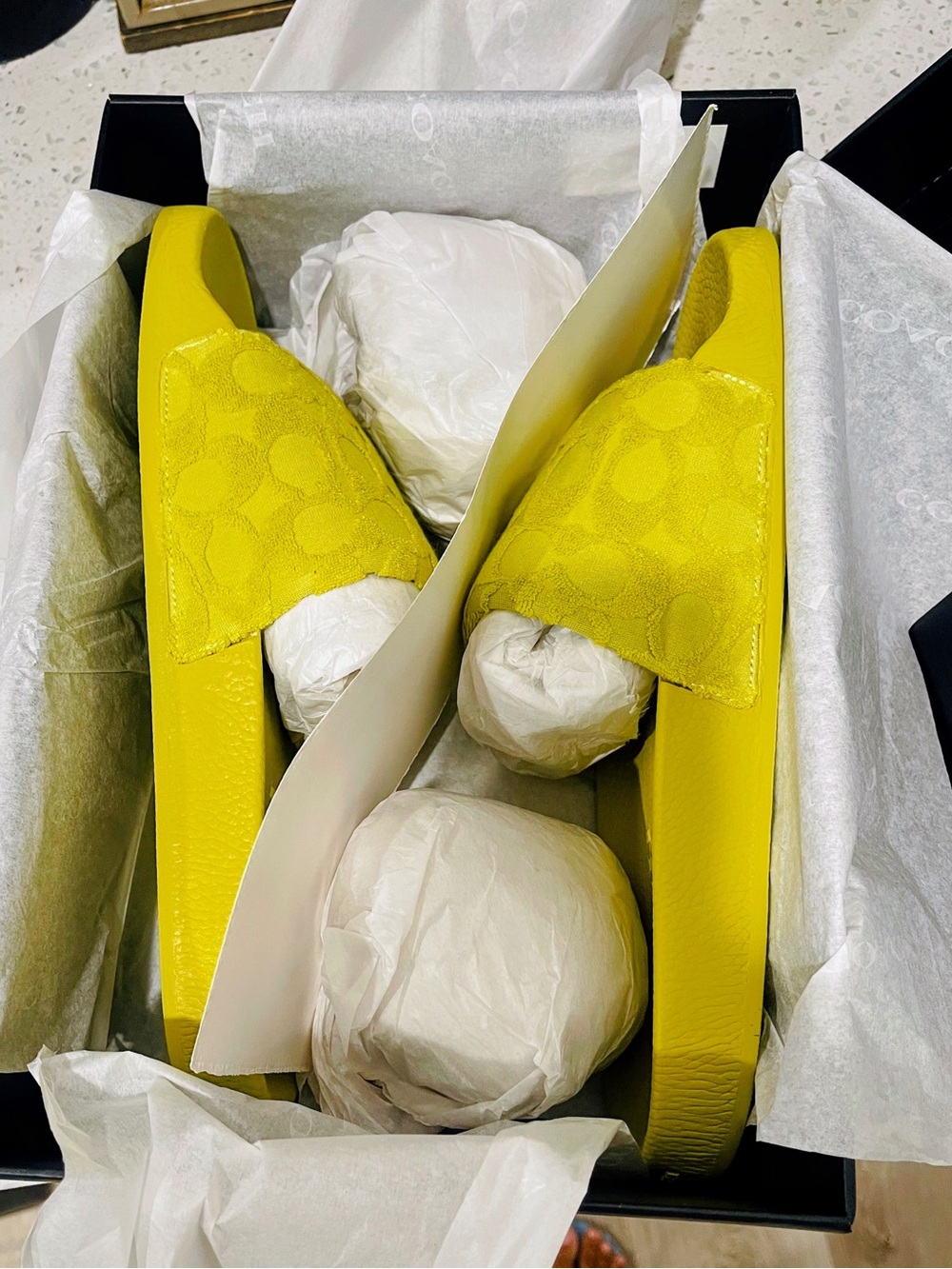 Coach men’s Logo Slide Slip-On Sandals Lightweight Yellow Synthetic 12D